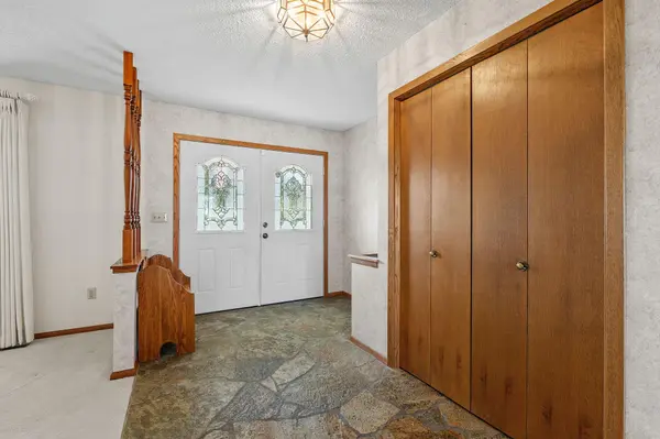 6708 W 82nd ST, Bloomington, MN 55438