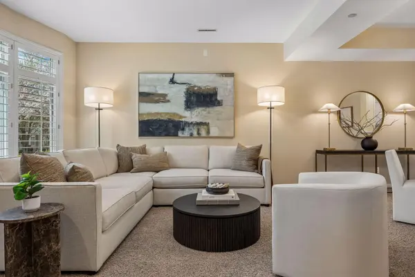 513 Coventry LN, Edina, MN 55435