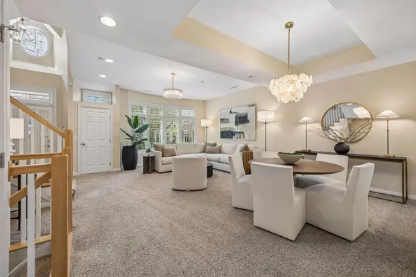 513 Coventry LN, Edina, MN 55435