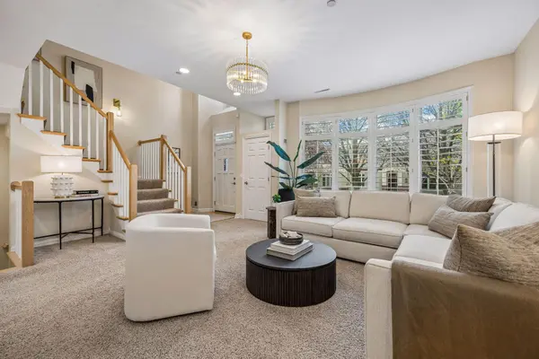 513 Coventry LN, Edina, MN 55435