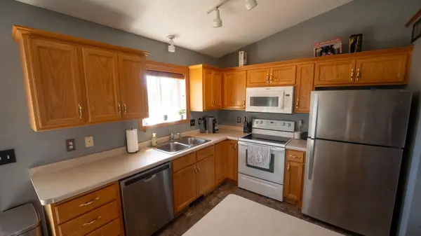 603 Horseshoe LN, Braham, MN 55006