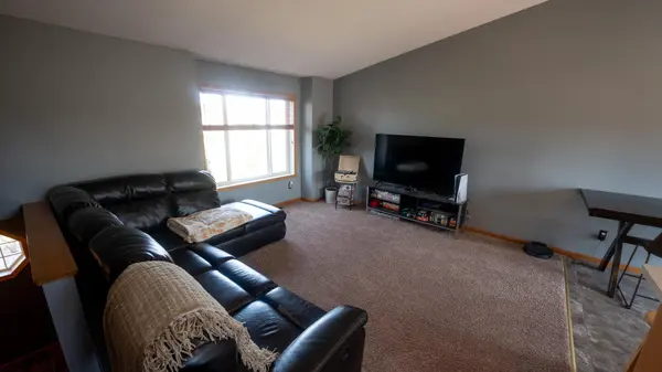 603 Horseshoe LN, Braham, MN 55006