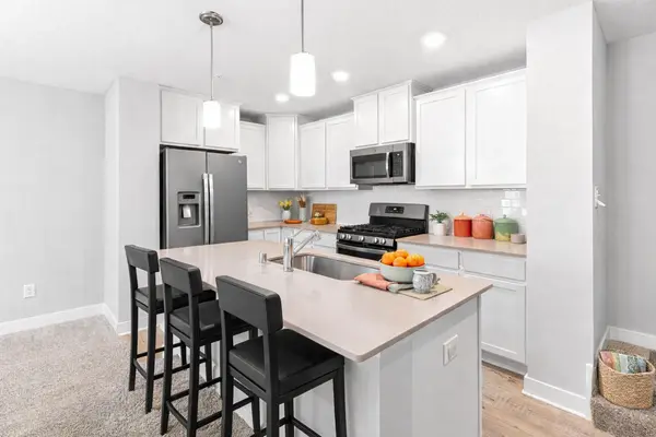 8042 Abercrombie LN, Woodbury, MN 55129