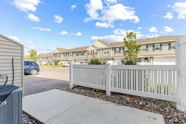 8042 Abercrombie LN, Woodbury, MN 55129