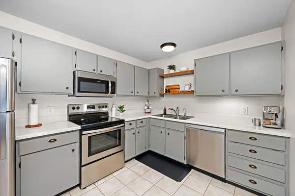 5607 Sanibel DR, Minnetonka, MN 55343