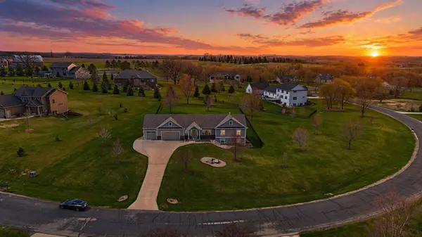 3940 Creek View LN SW, Rochester, MN 55902