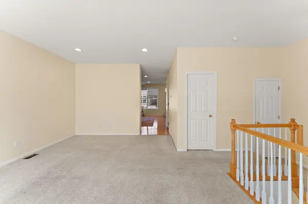 225 Heritage LN, Circle Pines, MN 55014