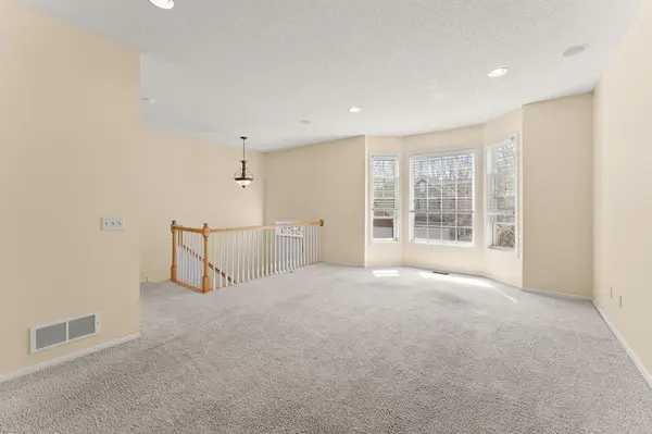 225 Heritage LN, Circle Pines, MN 55014