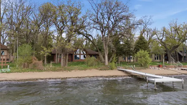633 N Shore DR, Detroit Lakes, MN 56501