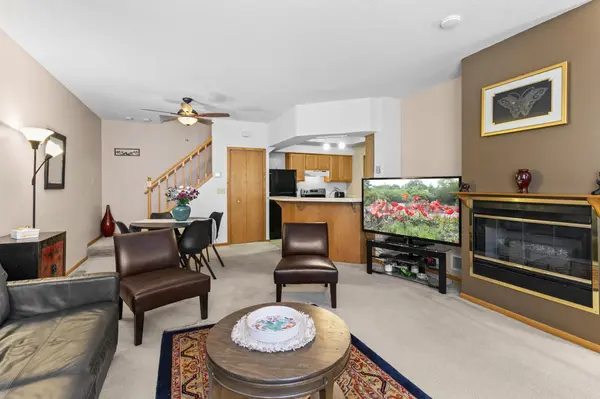 526 Lovell AVE #6, Roseville, MN 55113