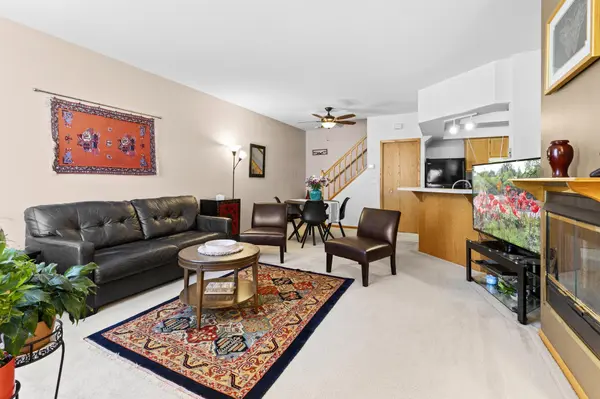 526 Lovell AVE #6, Roseville, MN 55113