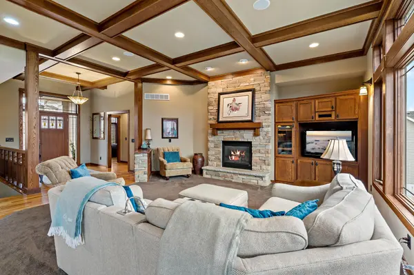 9071 Horizon DR, Shakopee, MN 55379