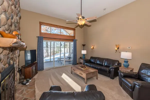1387 East Pointe Dr, East Gull Lake, MN 56401