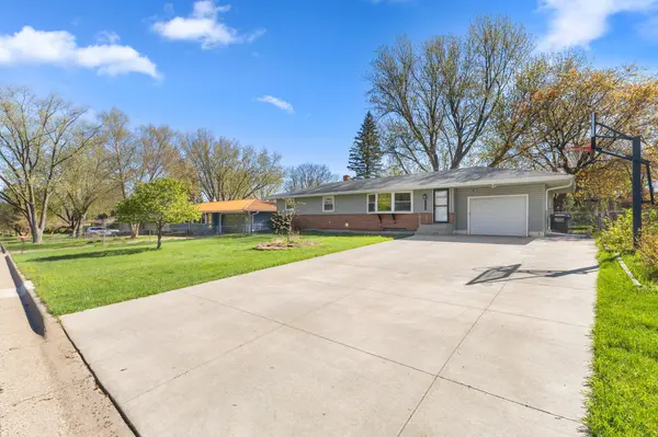 2780 Marion ST, Roseville, MN 55113