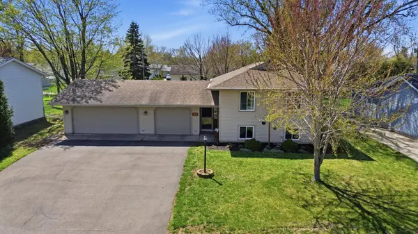 852 Cortland DR, Apple Valley, MN 55124