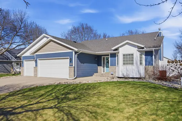 2504 33rd ST S, Fargo, ND 58103