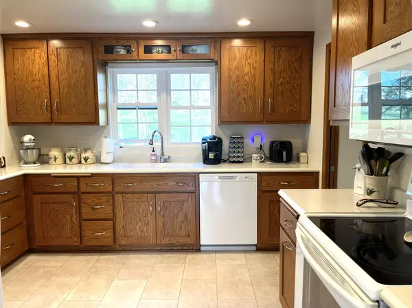 864 Redwood DR, Fairmont, MN 56031