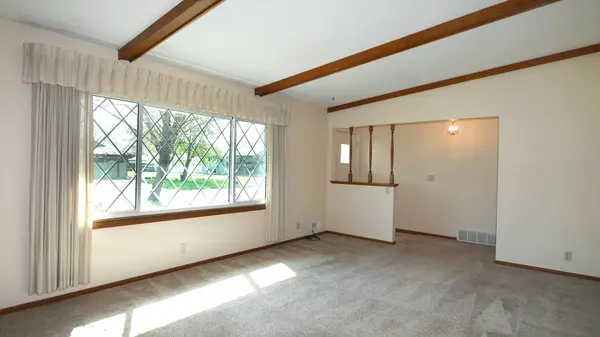 164 Linden DR, Apple Valley, MN 55124