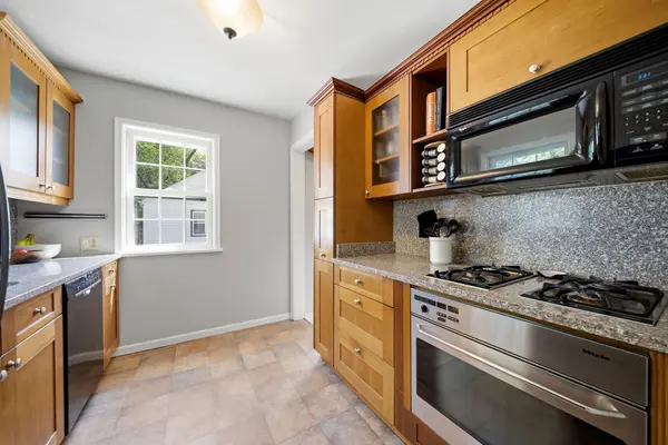 133 Park LN, Hopkins, MN 55343