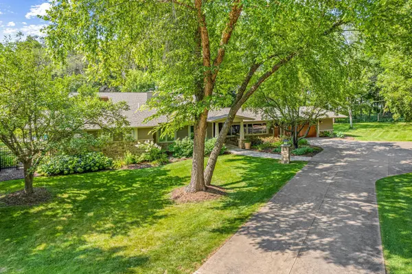 2150 Crestview DR, Chanhassen, MN 55331