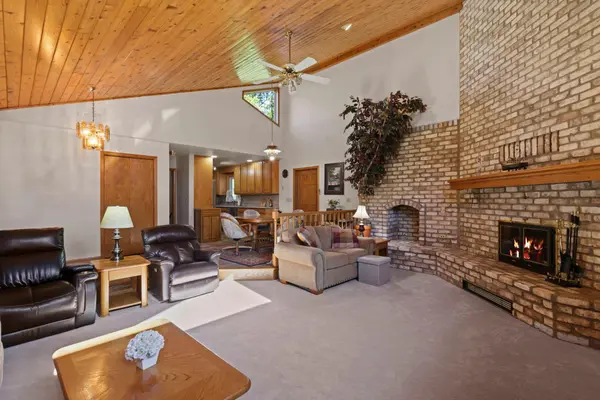 65 Logan AVE E, West Saint Paul, MN 55118