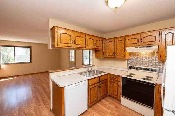 7552 15th Street LN N, Oakdale, MN 55128