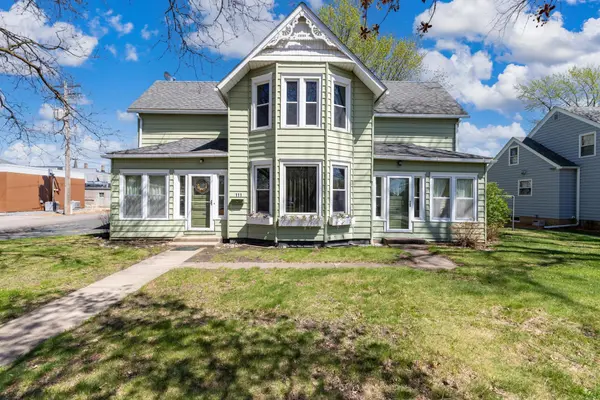 111 S Willow ST, Belle Plaine, MN 56011