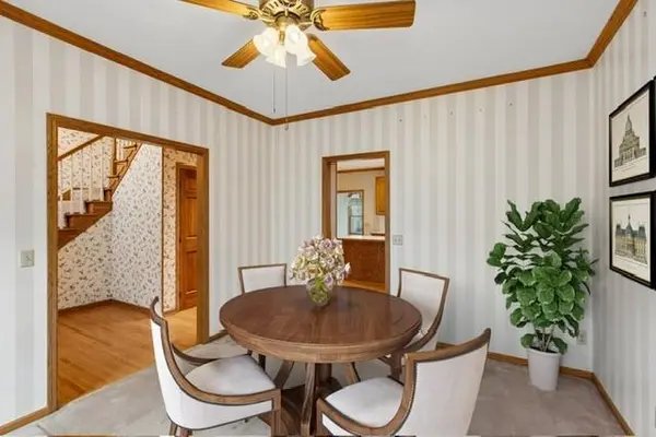1004 Walden CT, Burnsville, MN 55337