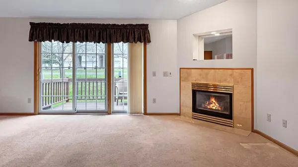 885 Kimberly LN, Chanhassen, MN 55317