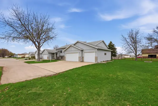 1224 Cedar WAY E, West Fargo, ND 58078