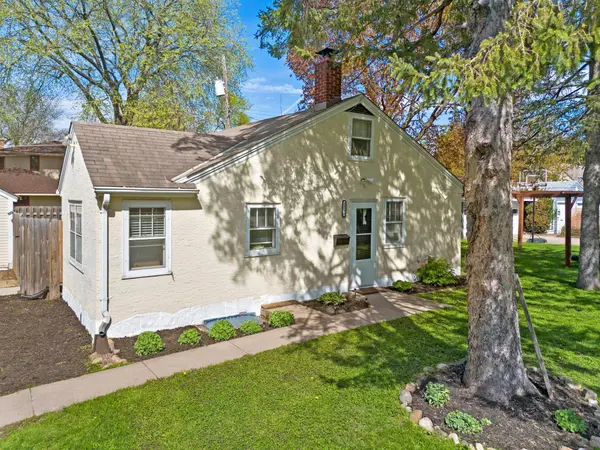 1291 Mackubin ST, Saint Paul, MN 55117
