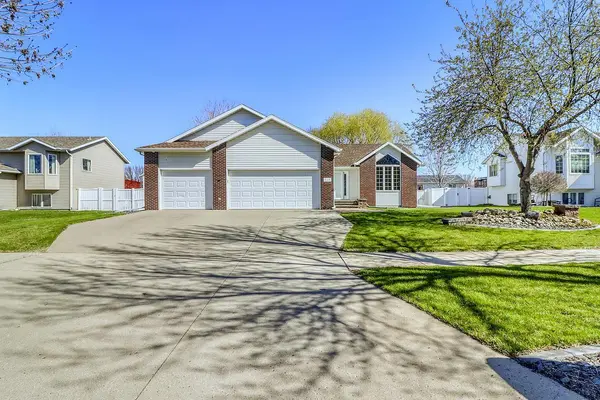 3319 45th AVE S, Fargo, ND 58104