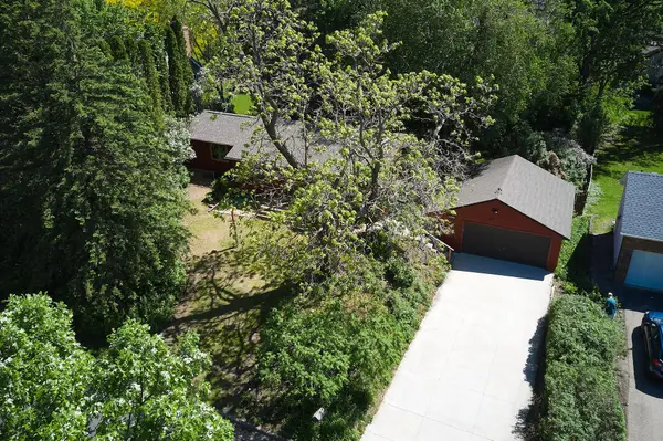 8801 Lakeview RD, Bloomington, MN 55438