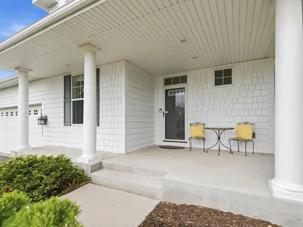 6241 Urbandale LN N, Maple Grove, MN 55311