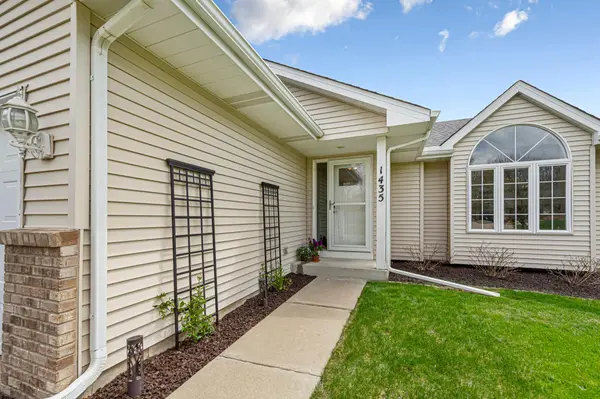 1435 Springwood LN, Faribault, MN 55021