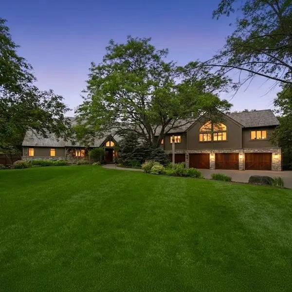 10420 Bluff CIR, Chaska, MN 55318