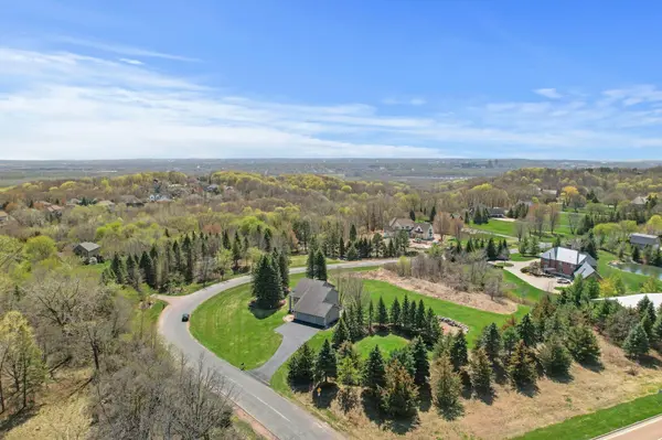 9820 Deerbrook Dr, Chanhassen, MN 55317