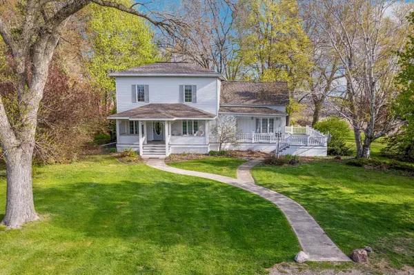 8332 440th AVE, Blue Earth, MN 56013