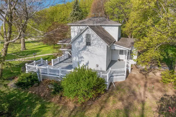 8332 440th AVE, Blue Earth, MN 56013