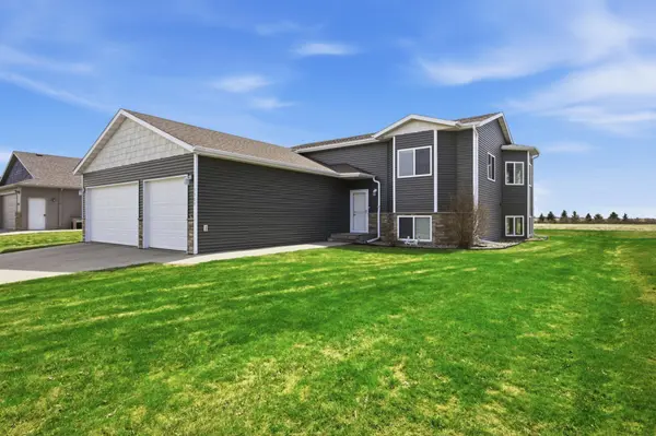 1209 Morningside DR, Casselton, ND 58012