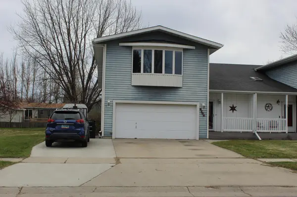 2108 28th AVE S, Fargo, ND 58103