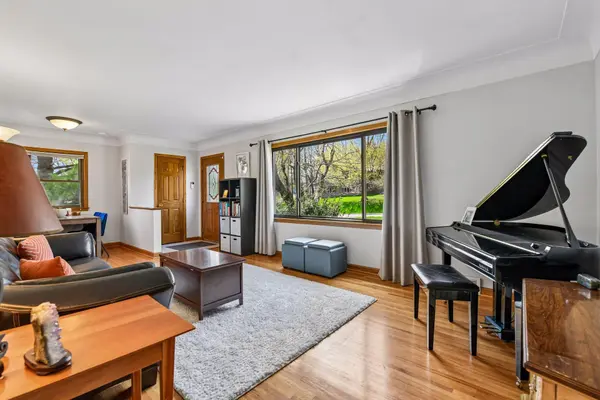 3001 Groveland School RD, Minnetonka, MN 55391