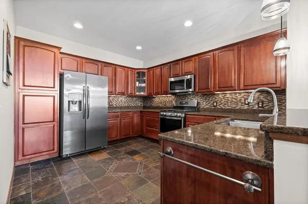 9741 Alvarado LN N #3802, Maple Grove, MN 55311