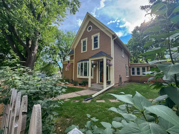 906 4th ST N, Stillwater, MN 55082