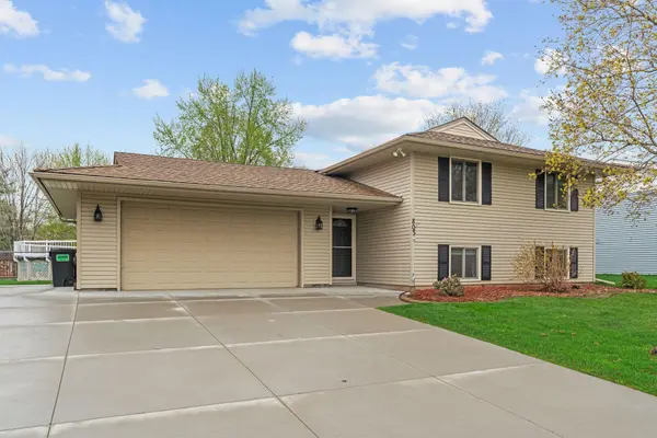 803 Newell DR, Apple Valley, MN 55124