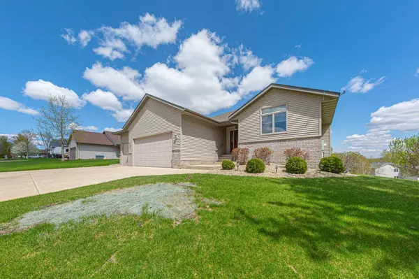 2505 Hulett CT, Faribault, MN 55021