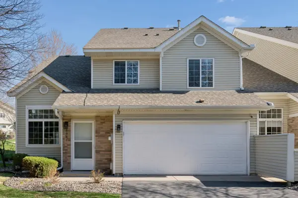 8981 Spring LN, Woodbury, MN 55125