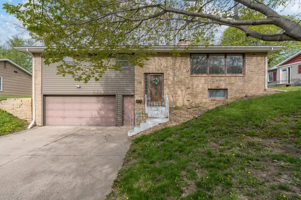 110 S Belmont DR, Mankato, MN 56001