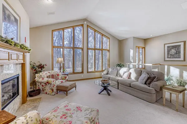 7945 Ranchview LN N, Maple Grove, MN 55311
