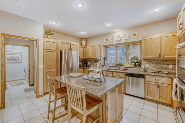 7945 Ranchview LN N, Maple Grove, MN 55311